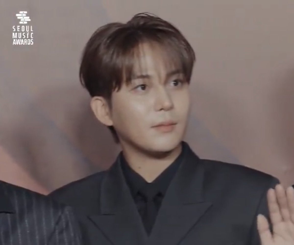 KHJBASE's tweet photo. JONGHO LOOKS LIKE A PRINCE https://t.co/2jAlYO9XPt