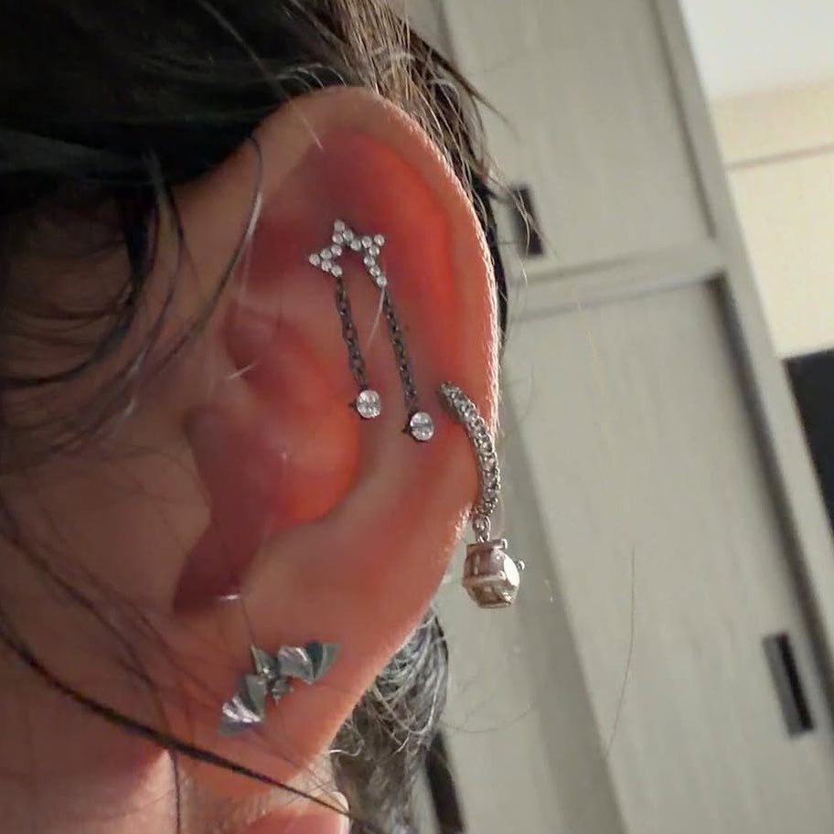 s777arlight's tweet photo. yey piercing baru https://t.co/b1ndF2DNVf