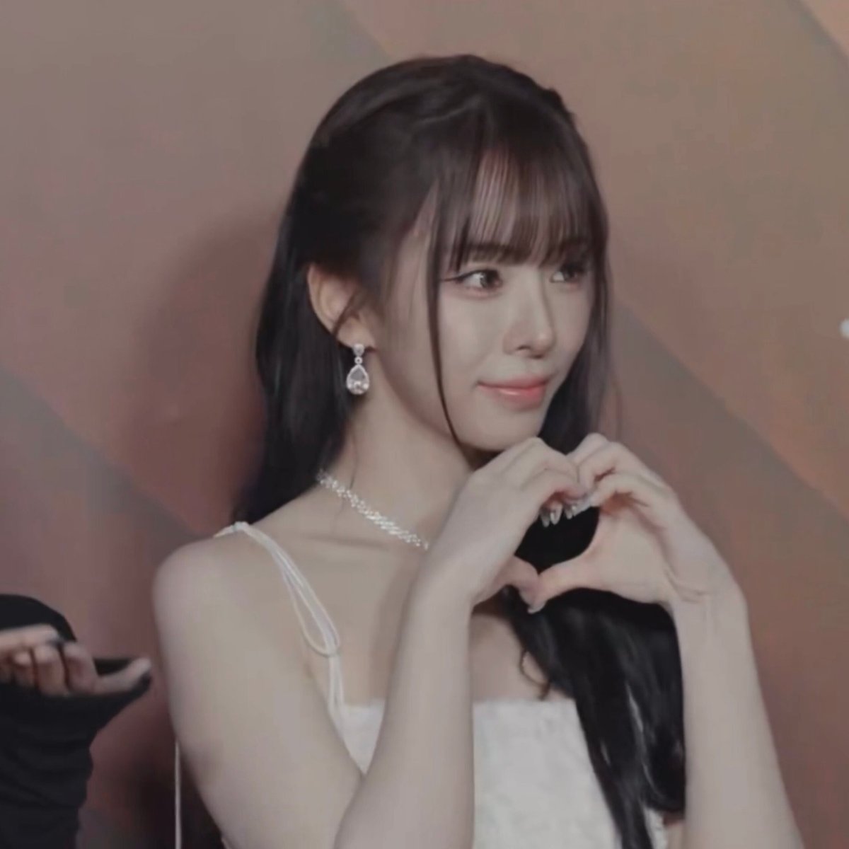 SHUIEFEED's tweet photo. pretty girl at today's sma #슈이 #세이마이네임 https://t.co/eRV1tkugnv