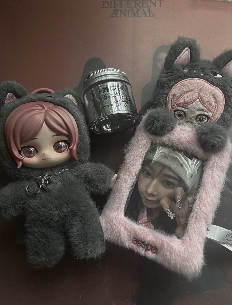 miiiiiiiige's tweet photo. ついに私もお迎えできた😻😻😻😻
めちゃめちゃに可愛すぎるのでペンミ絶対持っていきます🎶
@_winterluvu3  お譲りしてくれてありがとう&amp;iznaの銀テもありがとう大感謝‼️‼️‼️‼️ https://t.co/Fg9fLhVwk4