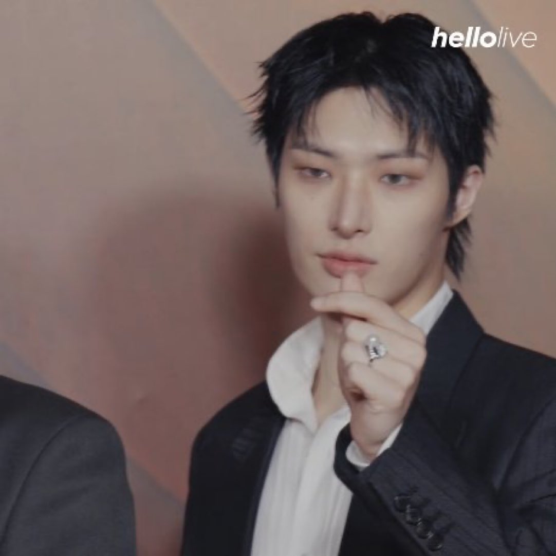 mngggi's tweet photo. MINGI CHOPPED OFF HIS HAIR OMG WDYM ROCKSTAR BLACK HAIRED MINGI OH MY GOD. https://t.co/V6J5iNdbLJ
