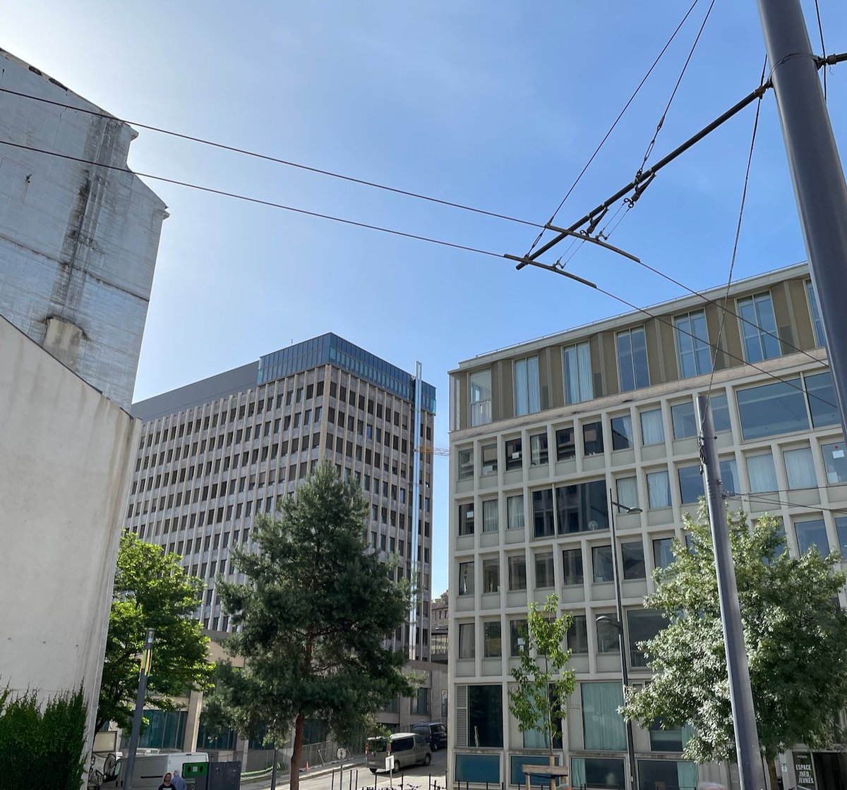 OlivierLongeon's tweet photo. Cette semaine, j’ai accompagné les équipes et les administrateurs de Métropole Habitat pour visiter nos principaux sites à Saint-Étienne : logements, chantiers de construction, réhabilitations, rénovations et travaux d’isolation.
#LogementSocial #StEtienne #TransitionÉnergétique https://t.co/Z8GEM2h6Oj