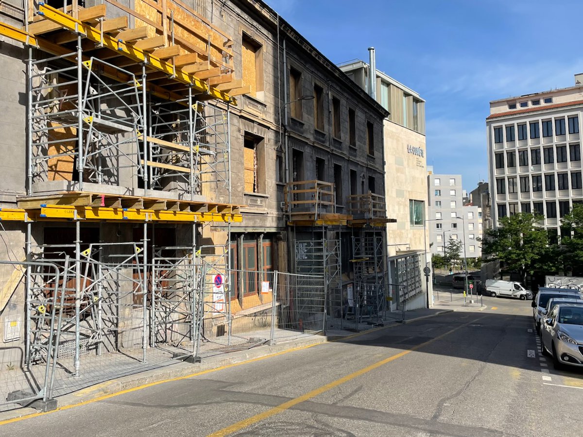 OlivierLongeon's tweet photo. Cette semaine, j’ai accompagné les équipes et les administrateurs de Métropole Habitat pour visiter nos principaux sites à Saint-Étienne : logements, chantiers de construction, réhabilitations, rénovations et travaux d’isolation.
#LogementSocial #StEtienne #TransitionÉnergétique https://t.co/Z8GEM2h6Oj