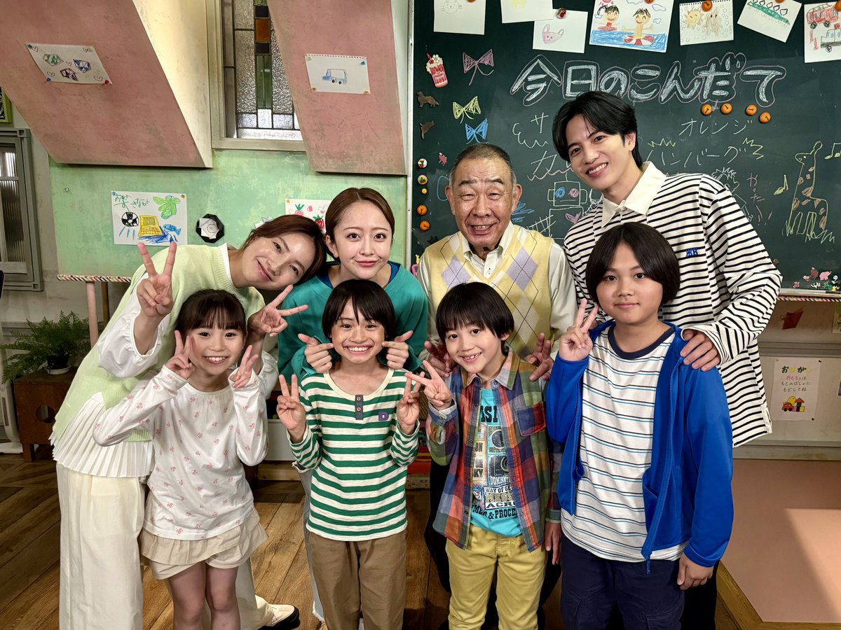 10kaikitte_ntv's tweet photo. #日ドラ10回切って

子ども食堂に来ていた
みんなもクランクアップ💐

千葉惣二朗さん
佐々江天馬さん
土屋陽翔さん
佐藤恋和さん

お疲れ様でした👏

最終回のTVer無料配信は
6/21(日)よる10:29まで！
https://t.co/aafo725ibI

Huluは全話配信中！
https://t.co/MwDhaxhf6o

志尊淳
仁村紗和
みりちゃむ
でんでん
10回切って倒れない木はない
