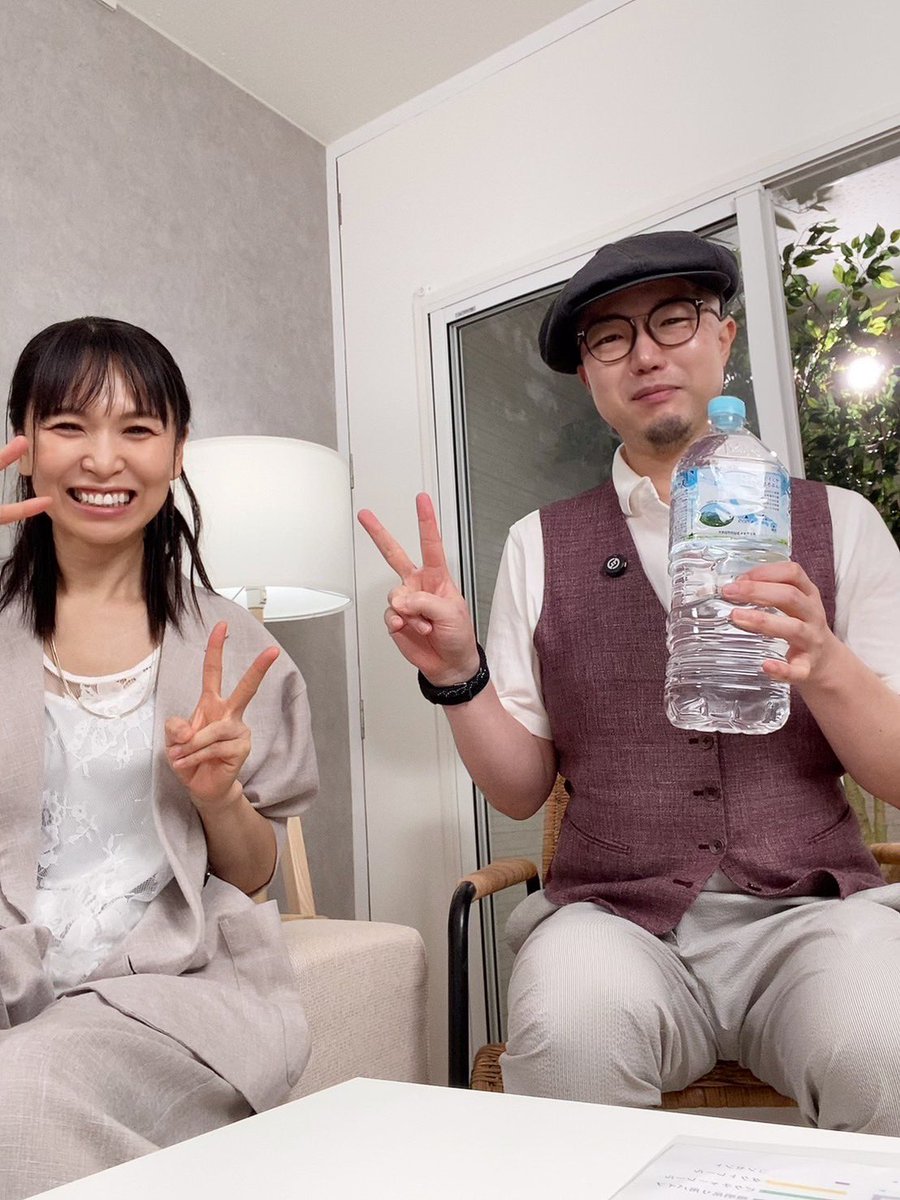 albase_'s tweet photo. アルベイズアンバサダーの高見寿子博士と博多でYouTubeの撮影してきた

客引きに呼び止められた焼き鳥屋で昼飯を食べた

ランチメニューがあるのかと思いきや、普通の居酒屋単品メニューのみ

でも、善き人と食べる飯は何でも美味い https://t.co/vgtVmqHZP5