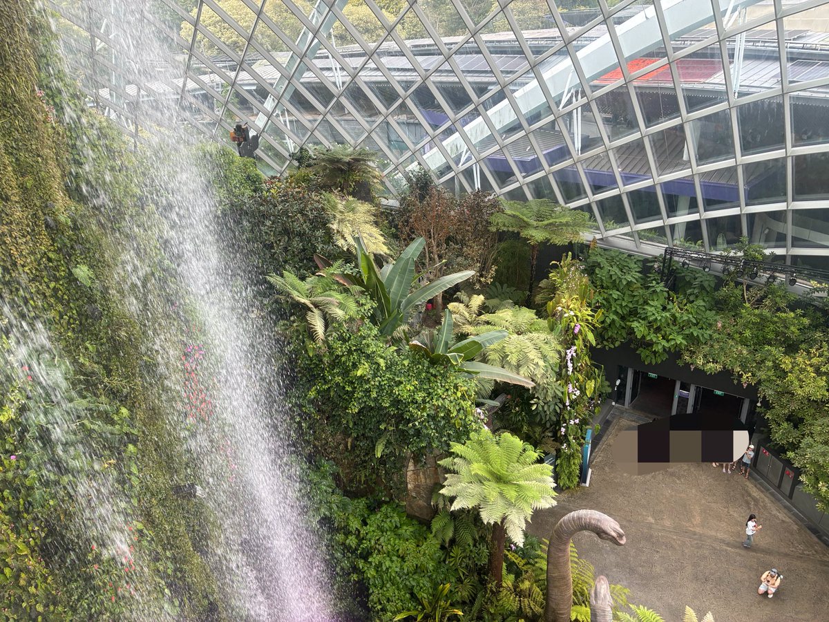 Lua_Yozakura's tweet photo. ばかでか庭園！ https://t.co/RrZkR6dyVF