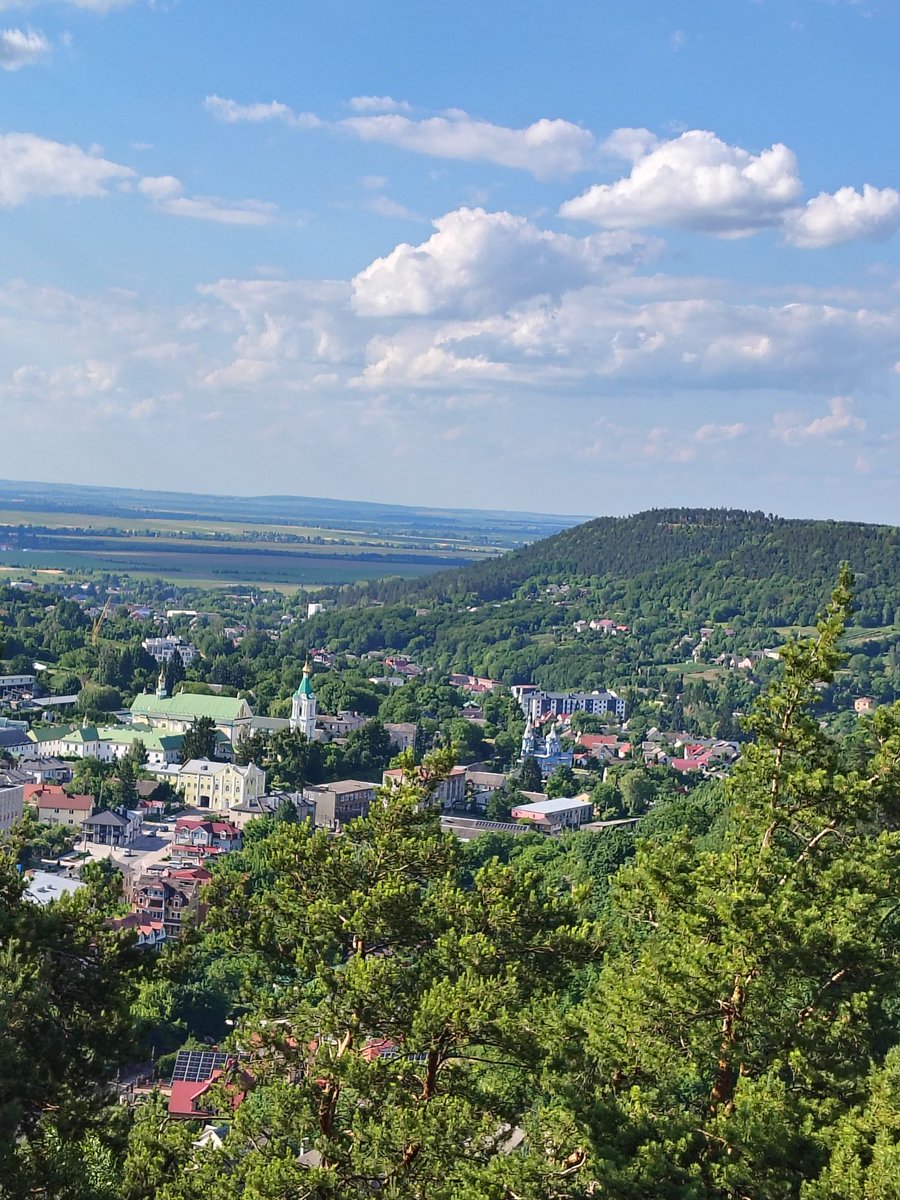 kotyachamamka's tweet photo. Може вам теж тре в Кременець, а ви не знали😁 https://t.co/hlpwoJof3e