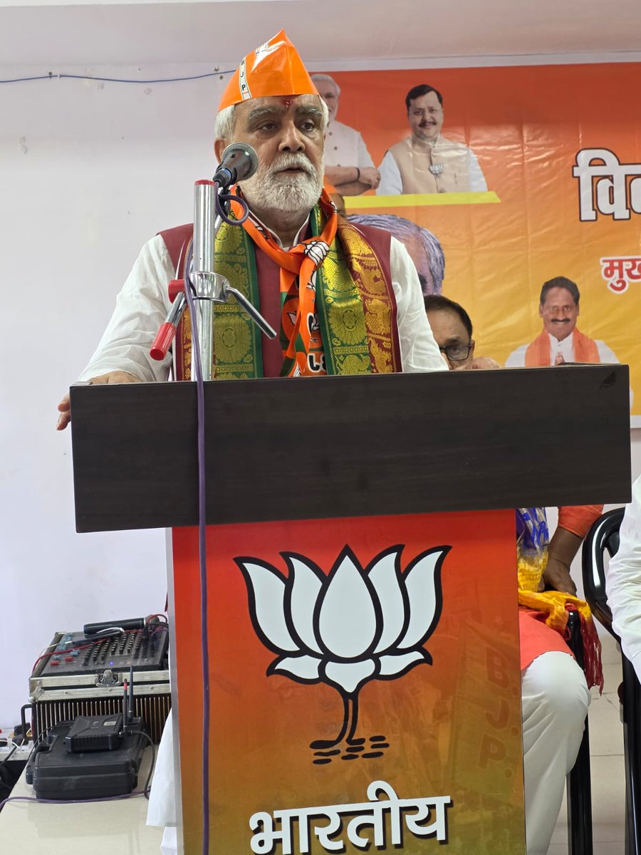 chubay_vikash's tweet photo. 12 साल विश्वास के,विकास के, जनकल्याण के 
 आज भाजपा पश्चिमी मुजफ्फरपुर जिला कार्यालय में विकसित भारत संकल्प सम्मेलन मे मुख्य अतिथि पूर्व केंद्रीय मंत्री माननीय अश्वनी चौबे जी का आगमन हुआ और माननीय प्रधानमंत्री नरेंद्र मोदी जी के 12 वर्षों स्वर्ण कार्यकाल पर चर्चा किया गया! https://t.co/CFnmAIPP0s