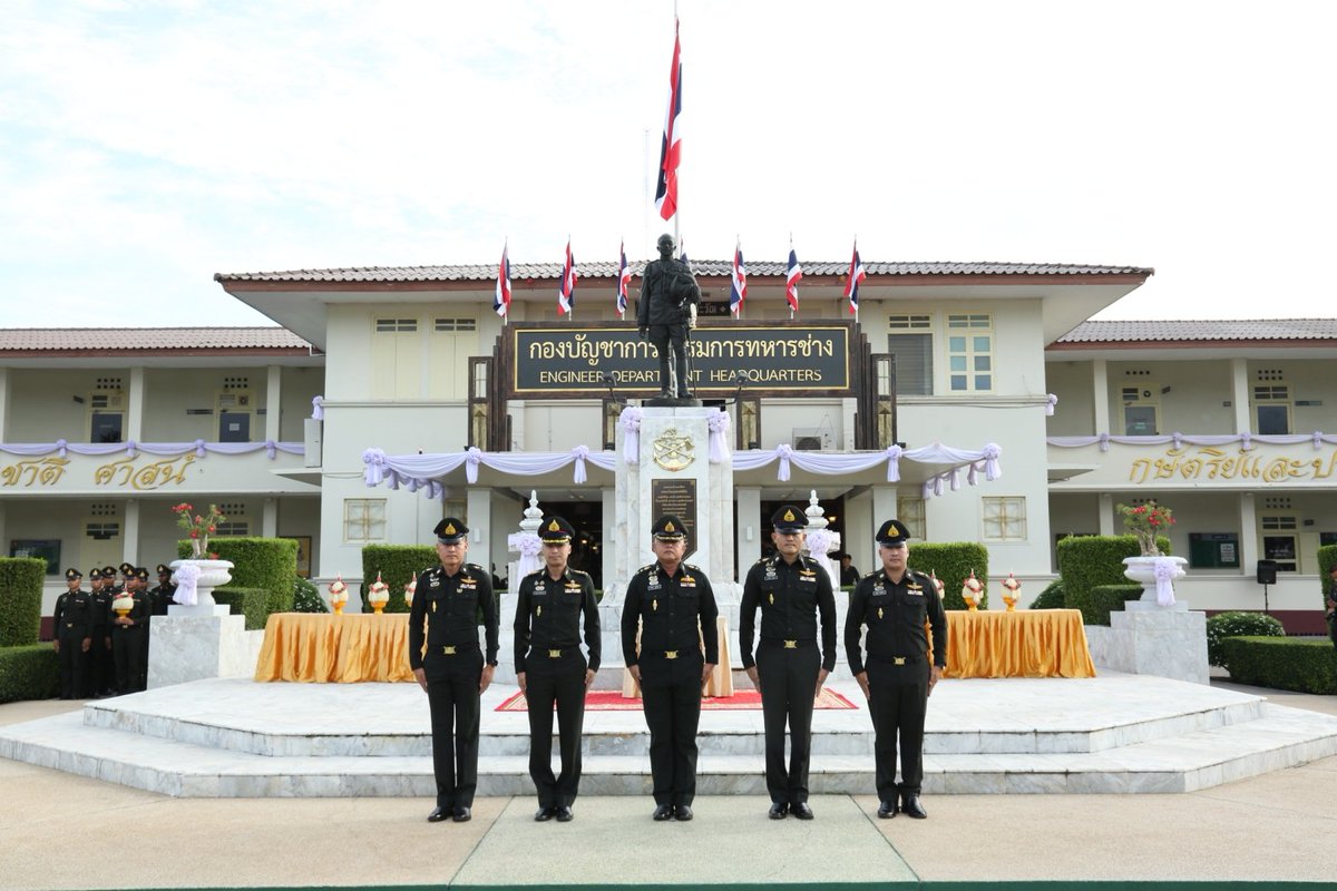 Engineer6cyber's tweet photo. “151 ปี วันสถาปนาเหล่าทหารช่าง"
      พ.ท.ศุภวัฒน์   นามม่อง ผบ.ช.พัน.6 พล.ร.6 ร่วมพิธีวางพานพุ่มถวายสักการะพระอนุสาวรีย์ พลเอกพระเจ้าบรมวงศ์เธอ กรมพระกำแพงเพชรอัครโยธิน เนื่องในโอกาส ครบรอบ 151 ปี
#สถาปนาทหารช่าง
#151ปีเหล่าทหารช่าง
#กองพันทหารช่างที่6กองพลทหารราบที่6 https://t.co/VUBu3jB3C5