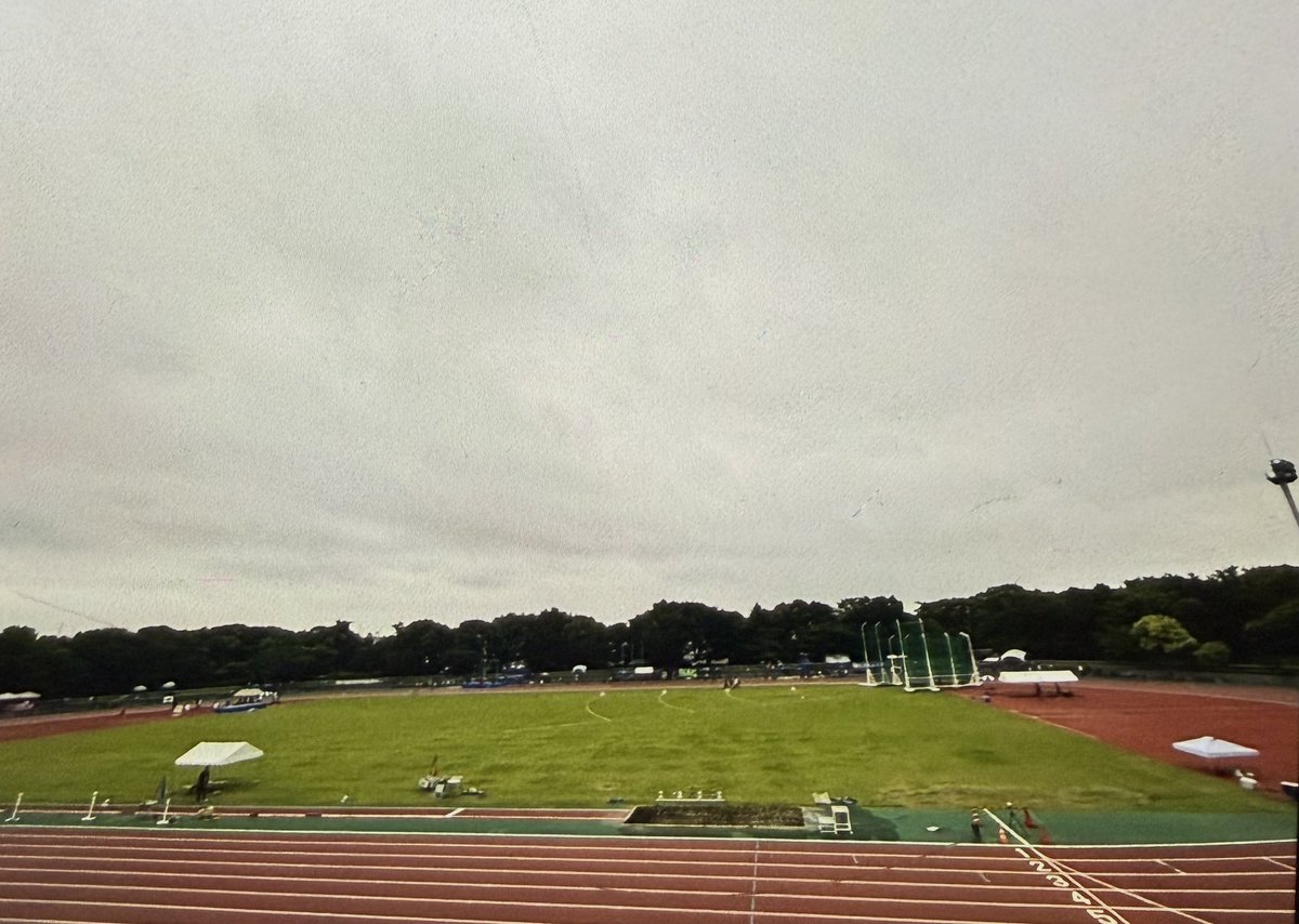 fami28rie's tweet photo. 本日は次男の高校🏫
陸上部大会🏟️
横浜市だと三ツ沢、川崎の方はとどろきなどで中学時代みんな走ってきたから品川区の競技場なんてはじめて😳
友達のママが「おのぼりさんだから何が何だかわからないよね」って。
本当その通りでした。
雨の中☂️さしていても服は濡れて選手は🦵つるのが多かった印象😭 https://t.co/loEk5ps1mN