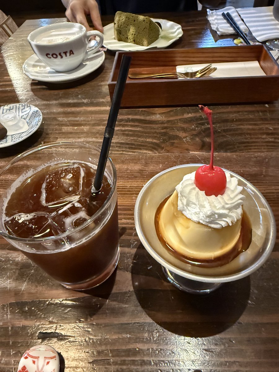 fto9856's tweet photo. オッサンには似つかわしくない店にて https://t.co/xqZInR0n4p