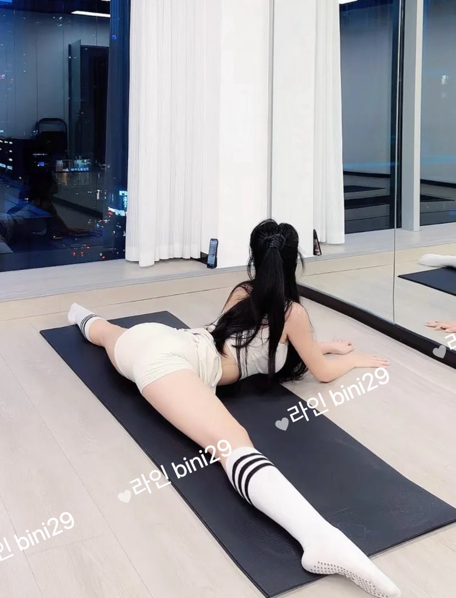 rociomuno's tweet photo. 핫팬츠가  잘어울리는여자~ ㅋㅋ (나혼자만의 생각 !ㅠ) #맘눌뎀 https://t.co/RFicz1klCj