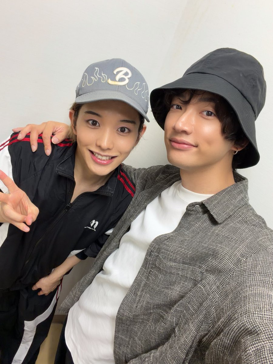 wagoshin1's tweet photo. 松ステLOVE！！松ステ最高！！！！
マジでみんな
ファンタスティックでエクスタシーだった！

そして戦利品の弄ばれた恋心とティッシュ。
何を言っているのかわからないだろ？
オレもわからない。それが松ステ。

おそ松！！！！

#松ステ #おそ松さん #F6 https://t.co/8Kzwv3p3jG