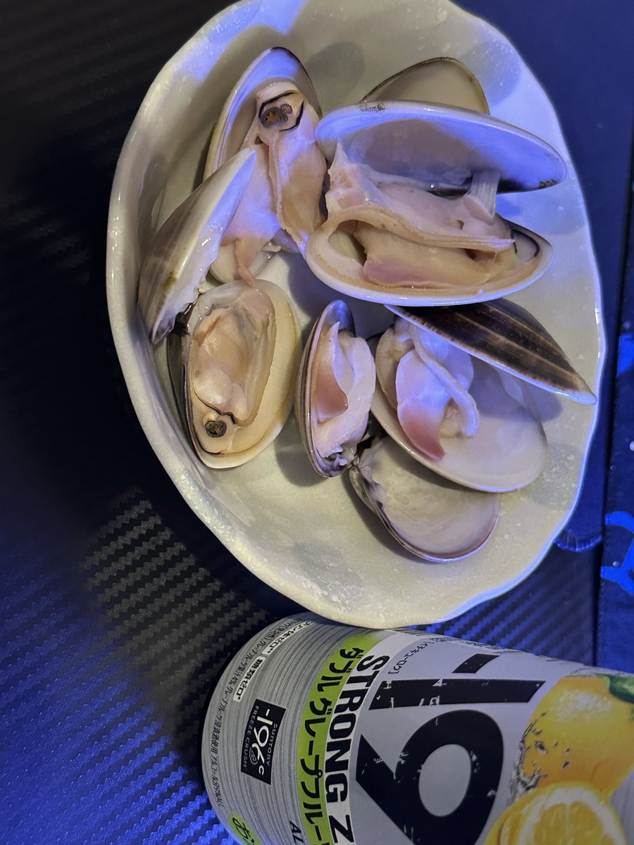 macho_JaS's tweet photo. ハマグリおじさん🦪
時期なのか安くて酒蒸し🍶
乾杯🍻
#ハマグリ
#酒蒸し
#フォートナイト https://t.co/V9kzcLTHDG