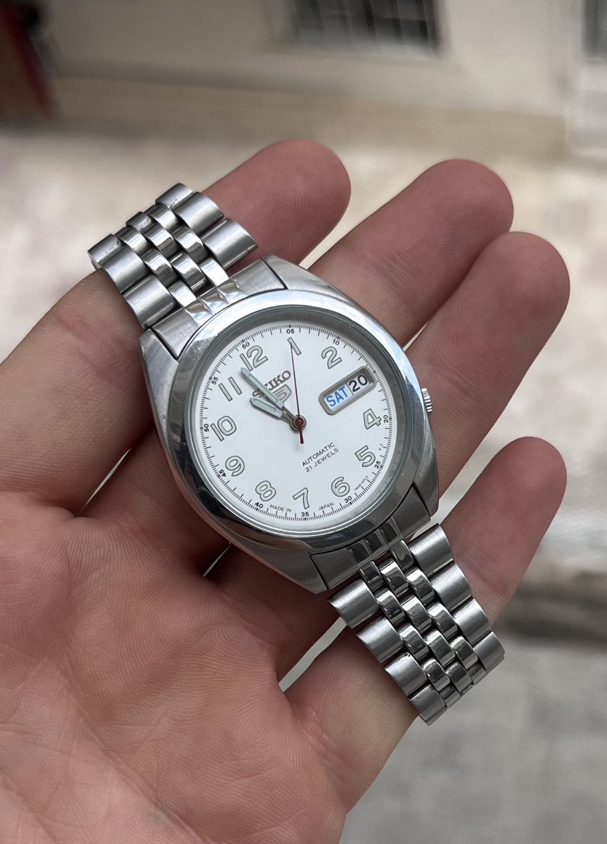 watchlubtrmod's tweet photo. SEİKO 5 
Made in japan az çıkar kaçırmayın.
Jübile kordon Orjinal kendi kordonu
Military dial 
Fosfor bombası
Transparan kapak 
Aldım diyene 5.500 tl diyelim uyguna alsın bir de polisaj yaptırsın 😄 piyasada 8-9-10 diyenlere inat piyasayı düşürmeye devam. https://t.co/CZkhDTM5Zu