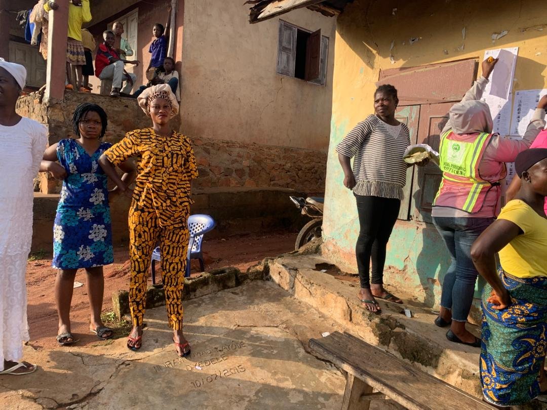SnapAndSend's tweet photo. #EkitiDecides
#EkitiDecides2026
#SnapAndSend

LGA: EFON LGA
Ward: 03
PU: 5

- Sensitive materials received  
- Set up completed by electoral officers at the polling units.
- Three POs present,
- One (1) security personnel  on duty.

- Voter register displayed, and https://t.co/k5w8LrOris