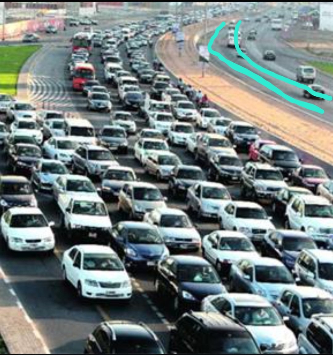 Rashidllll's tweet photo. @HHShkMohd @rta_dubai @RTA_Shj 

طريق الذهاب مزدحم لدبي، بينما طريق العودة للشارقة يكون شبه فارغ في نفس التوقيت. يمكن تخصيص مسربين من طريق العودة لتشغيل  مواصلات عامة بين الإمارتين خلال ساعات الذروة فقط، مع نقاط تجميع وتوزيع مدروسة.
حل  يستثمر طاقة موجودة دون الحاجة لبنية تحتية https://t.co/UXGFIJpqRJ