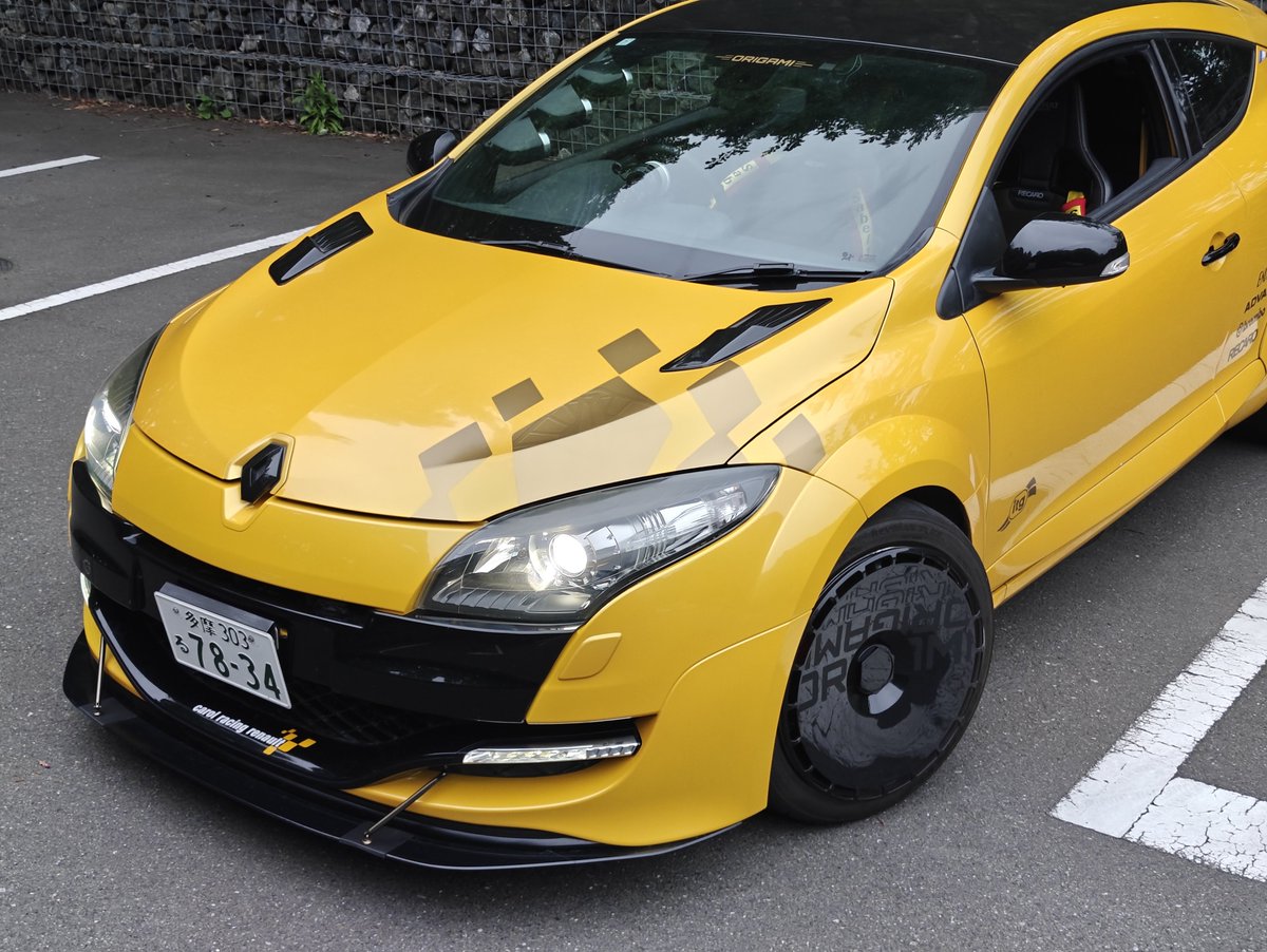 rangeeii2's tweet photo. 久しくメガーヌを晴れ舞台へ

ORIGAMI JDM のブース前に車出します!!
もちろんORIGAMIのステアリングついてるので見てって下さい！

私は基本ブースにいると思います https://t.co/GN1qPVETie