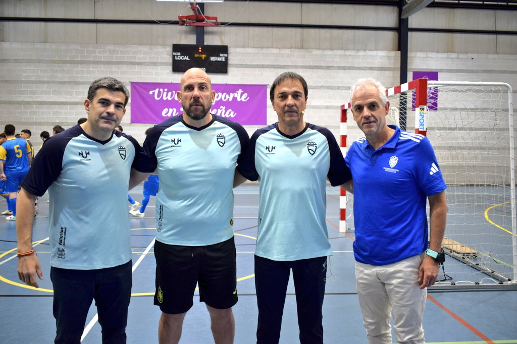 asturfutbol's tweet photo. ➡️  Ya están en marcha las Jornadas de Actualización y Reciclaje para entrenadores de Fútbol Sala, que el Comité Asturiano de Entrenadores desarrolla este sábado en Noreña

🗣️  Imanol Arregui abre las jornadas con su ponencia 'Ataque en zona 3 teórico-práctica' https://t.co/8iKY8bbK2U
