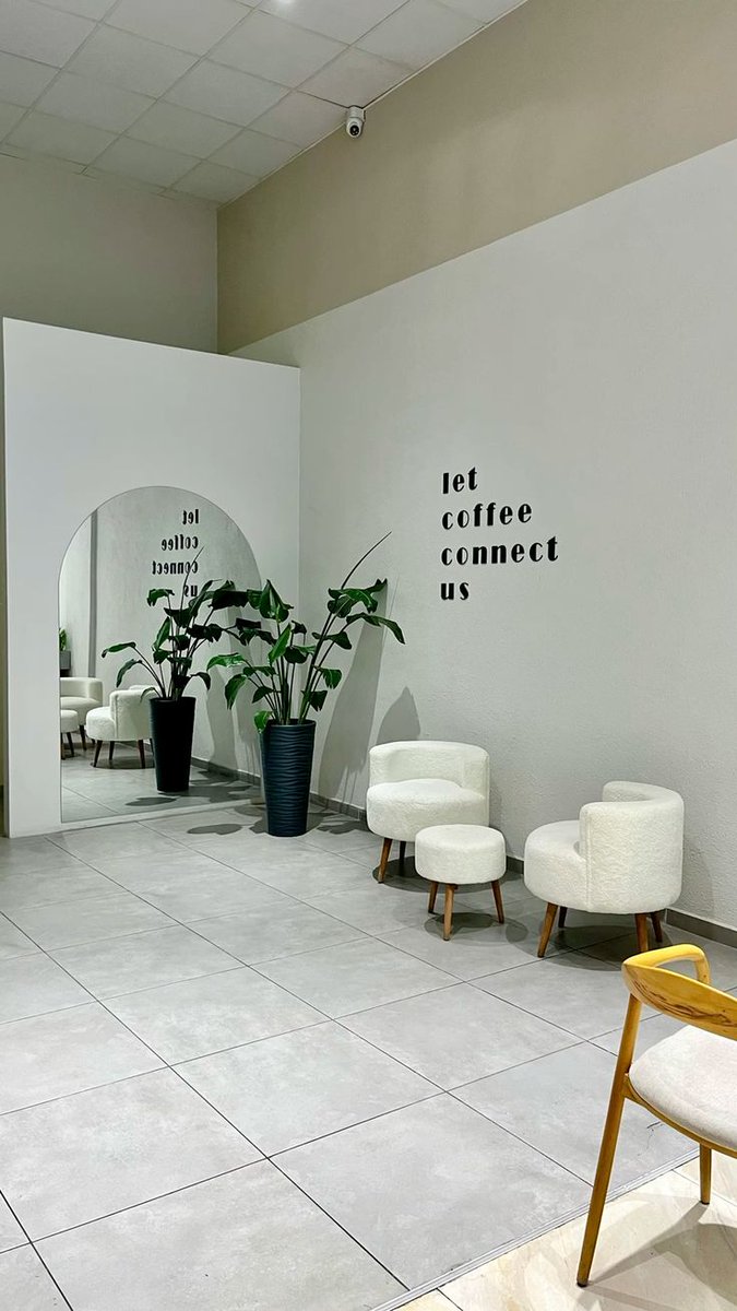 design_passions's tweet photo. في عالم السوشال ميديا، لم تعد زاوية السيلفي مجرد عنصر جمالي داخل المقهى، بل أصبحت أداة تسويقية فعّالة.
صمّم ركن مميز يدعو الزوار للتصوير والمشاركة؛ جدارية جذابة، إضاءة مدروسة، وهوية بصرية تعكس روح المكان. فكل صورة ينشرها عميلك هي إعلان مجاني يصل إلى مئات وربما آلاف الأشخاص. https://t.co/01AV0XTRXG