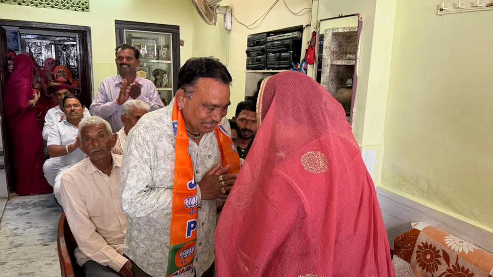 Rakesh_panwar97's tweet photo. सोजत लोकप्रिय विद्यायिका श्रीमति शोभा चौहान जी के साथ प्रबुद्ध नागरिकों से आत्मीय भेंट कर विभिन्न विषयों पर सार्थक संवाद किया।
प्रबुद्धजन समाज की विचारशक्ति एवं मार्गदर्शक शक्ति होते हैं।
#12yearsofservice #BJYM @BJYMinRaj https://t.co/sZjqMigeOD