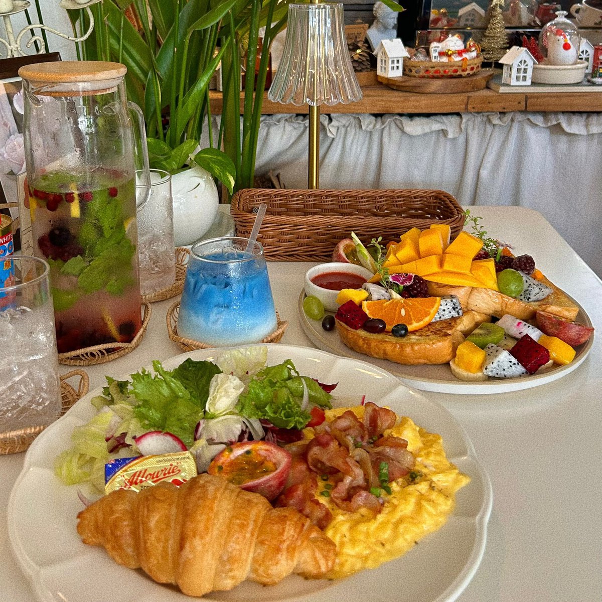 arnathaofficial's tweet photo. ชอบเมนู Ryan' French Toast กินแล้วสดชื่นนน สุบๆ มาทีไรคนเยอะตลอด https://t.co/NnoQDbvoYj