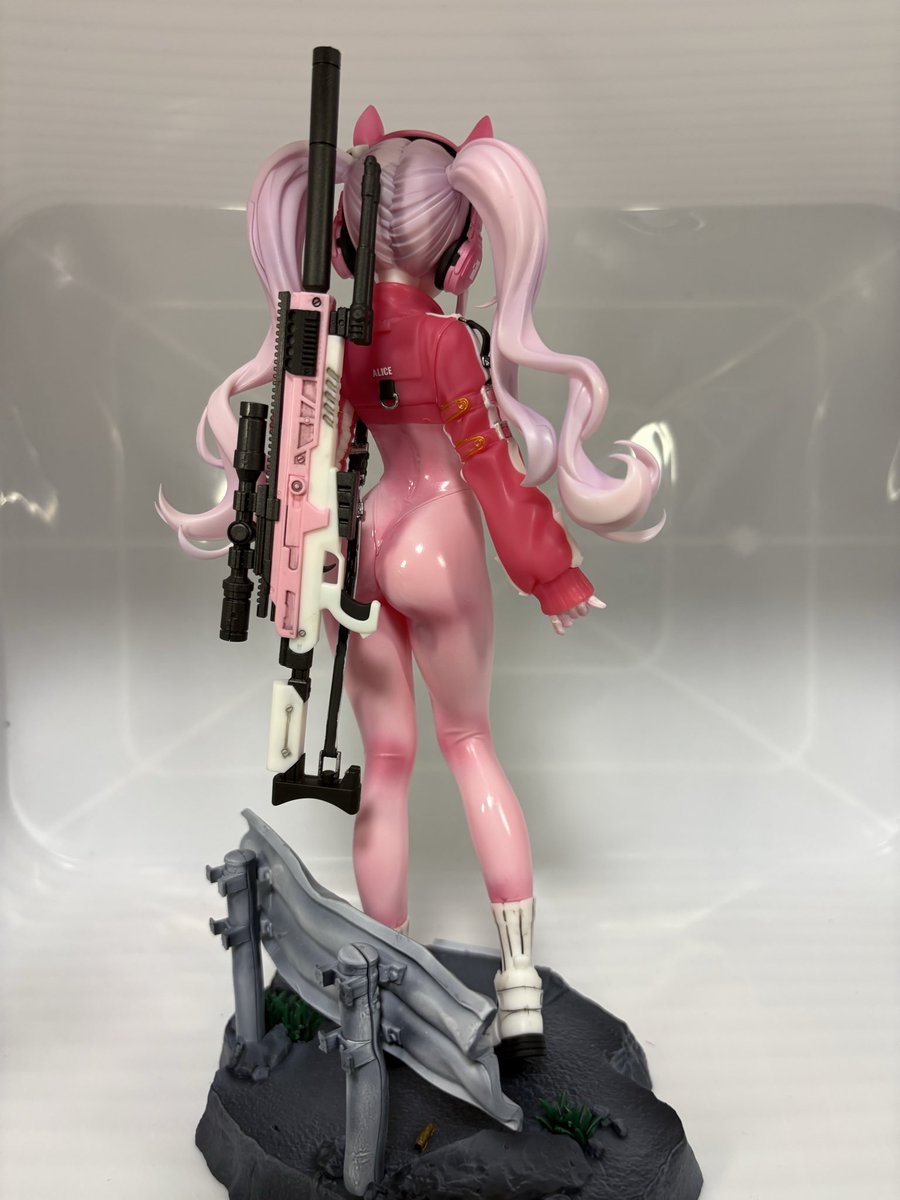 sisshiii888's tweet photo. X-PLUSモデルキット
勝利の女神NIKKEアリス完成
フィギュアと変わらない見た目でパーツ数も少なくすごいキット
次のラピも楽しみ。
#勝利の女神NIKKE
#美プラ
#XPULS
#アリス https://t.co/RyLqhuWCYI