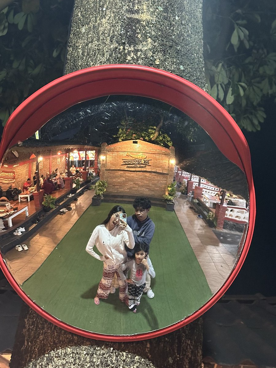 gumaranggg's tweet photo. tbtb pindah keluarga https://t.co/mH6M6wUjR6