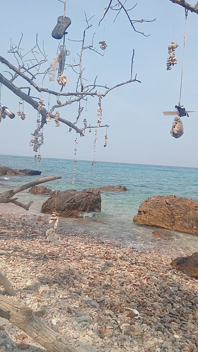 fy9254964350372's tweet photo. หาดตายายทะเลใสน้ำสะอาดมากค่ะ https://t.co/MxCk1NwPk9
