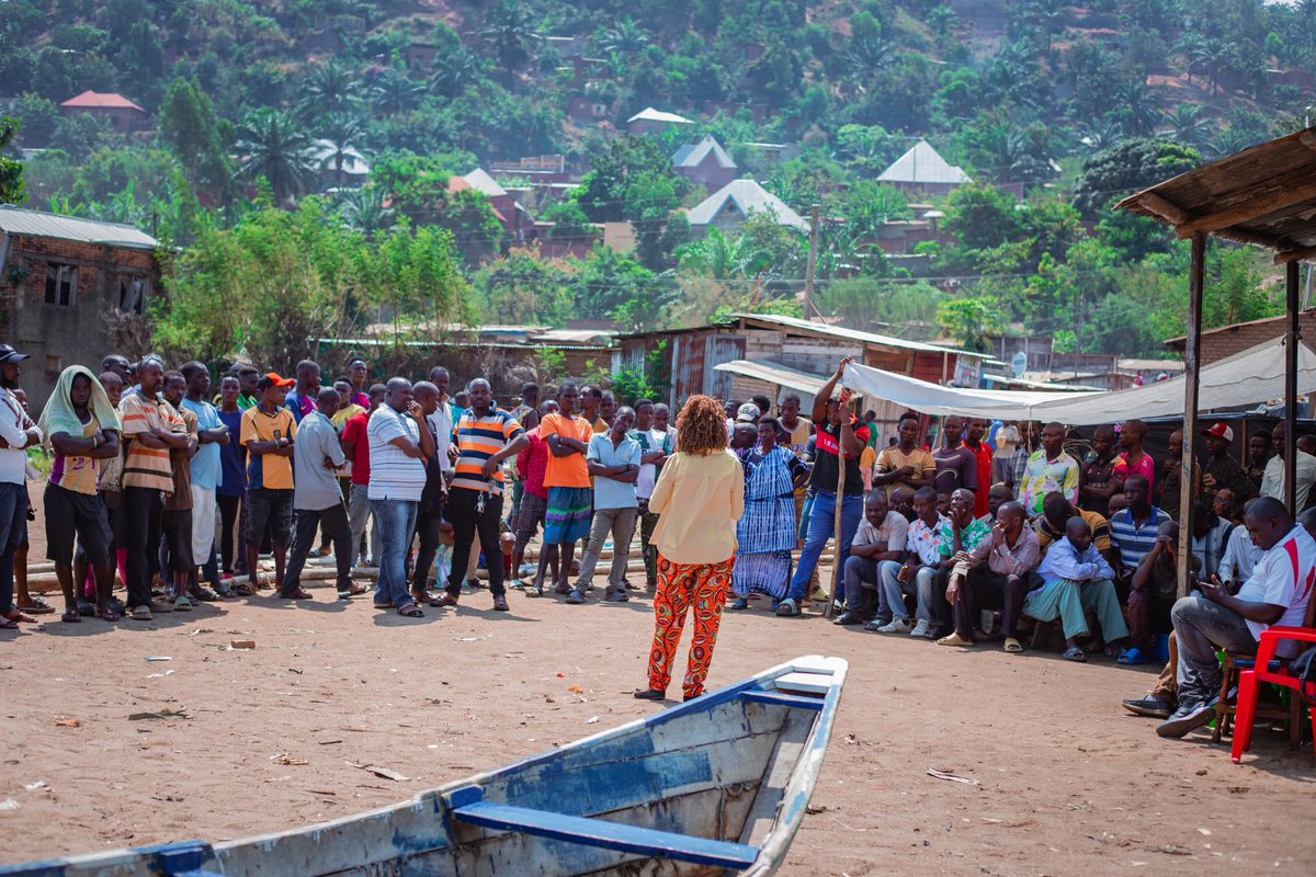 BMineagrie's tweet photo. Cette campagne prépare les acteurs de la pêche à l'élection de leurs représentants sur chaque site de pêche du lac Tanganyika et sensibilise aux causes de la baisse de la productº des poissons due au changemt climatique&amp;dégradatº des frayères par les inondations et pêche illégale https://t.co/Nt0bD7viSr