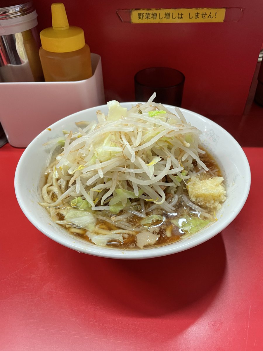 18ex_stis's tweet photo. ラーメン二郎 上野毛店
2026.06.19
小麺半分
ニンニク、ヤサイ

初訪。
思わず完飲したくなりのうなスッキリ淡麗スープ。
塩っぱさ加減が絶妙で丁度いい。
麺硬めを申請しても良かったかも。
美味い一杯ありがとうございました。

ご馳走様でした🙏 https://t.co/8bSLWIAlcR