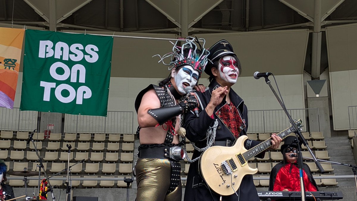 Shiryo_DK's tweet photo. FASCIST
服部緑地公園ミサ終了〜‼️
足元の悪い中ご来場くださった方ありがとうございました♪

まあ、土砂降りにはならなかったので良しとするか❓️😅

しかし暑かった💦
終わった後、尻までビチャビチャ😂

でも野外は気持ちよくて良いね✨
楽しかった‼️

しりょ。 https://t.co/qyO2t9kZ9C