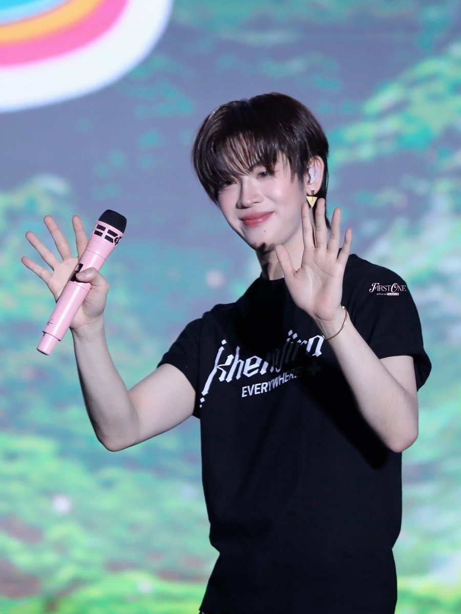firstonefanclub's tweet photo. เซย์ฮายจากยัยบี๋จ้ะ —— (20.06.2026)

@firstone_wnk ✨🩷

KHEMJIRA CHIANGMAI TOUR
#KhemjiraInChiangmai

#Firstone 🫶🏻🎤
εїз #TleFirstone  #เติ้ลเฟิร์สวัน εїз https://t.co/qofpyIAmFB