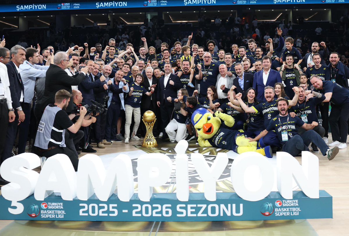 FatihBilfen's tweet photo. Fenerbahçe Beko ile yeni yönetim dönemimizin ilk kupasını kazanmanın gururunu yaşıyoruz. Bu kupa, hedeflerimizin yalnızca başlangıcıdır.

120. yılımızda basketboldan futbola, voleyboldan tüm amatör branşlara kadar Fenerbahçe armasının mücadele ettiği her alanda şampiyonluk için çalışacağız.

Kutlu olsun Büyük Fenerbahçe! 💛💙🏆#Fenerbahçe
