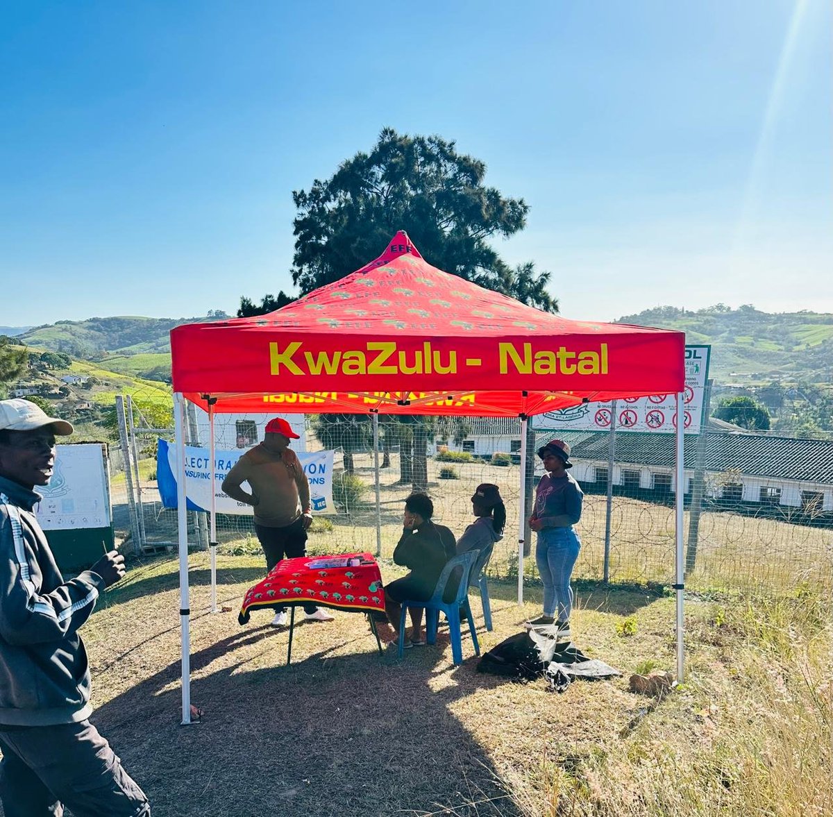 EFFKZN's tweet photo. ♦️In Pictures ♦️

Fighters are on the ground at Sihle High School Voting Station, Ward 09, Umdoni Subregion 

Register To Vote EFF In The 2026 Local Government Elections To Be Held On The 4th of November 2026

Link: https://t.co/jSCVCvsO6Y https://t.co/Kcdd8k2XOv