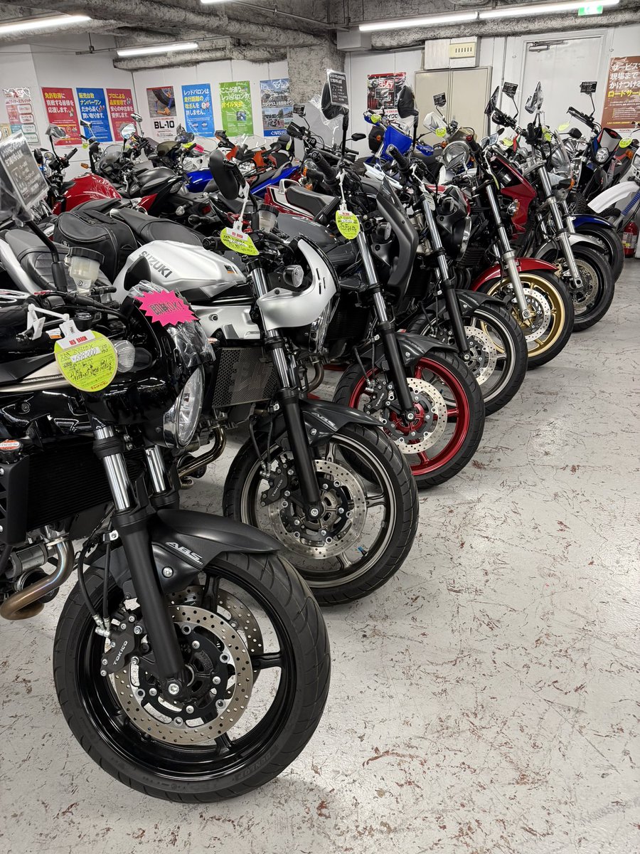 temp_0326's tweet photo. 引きこもってられず、冷やかしに来ました😅

バイクに跨れるから少しは気が紛れる

FZ400は嫁ぎ先が決まったそうで、いなくなってました😢 https://t.co/XUCdCbzbzf