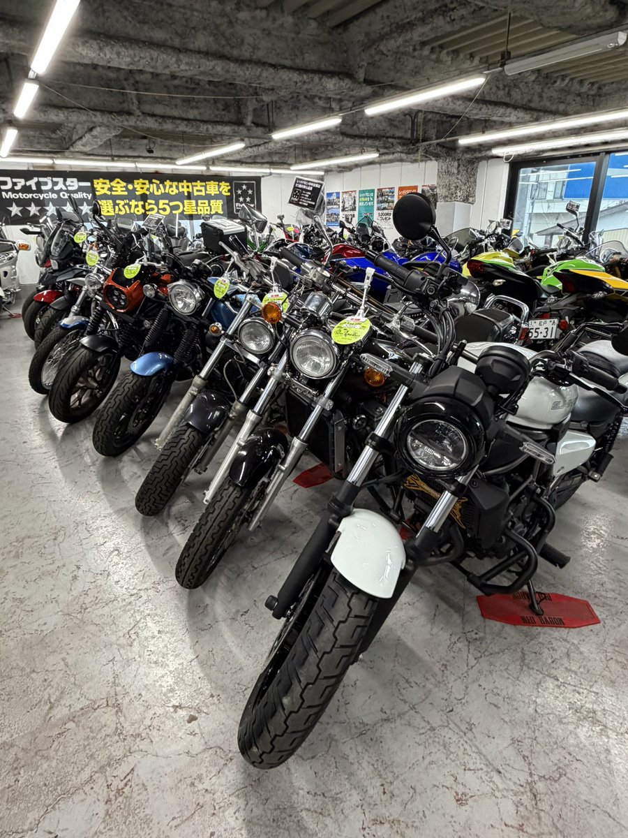 temp_0326's tweet photo. 引きこもってられず、冷やかしに来ました😅

バイクに跨れるから少しは気が紛れる

FZ400は嫁ぎ先が決まったそうで、いなくなってました😢 https://t.co/XUCdCbzbzf