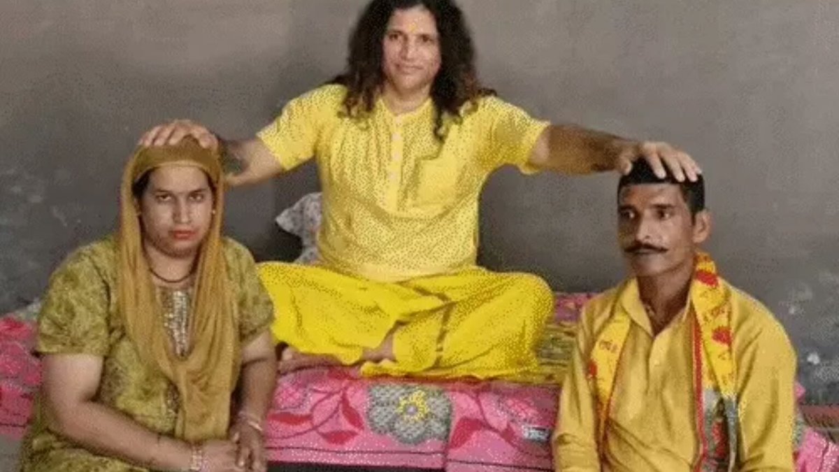 OpIndia_in's tweet photo. ‘इस्लाम की कट्टरपंथी सोच से परेशान हो गया था’

सहारनपुर में शहजाद बना ‘शंकर’

बीवी-बच्चों के साथ की घर वापसी

https://t.co/vF2G5tKws1 https://t.co/gIL7TG73ax