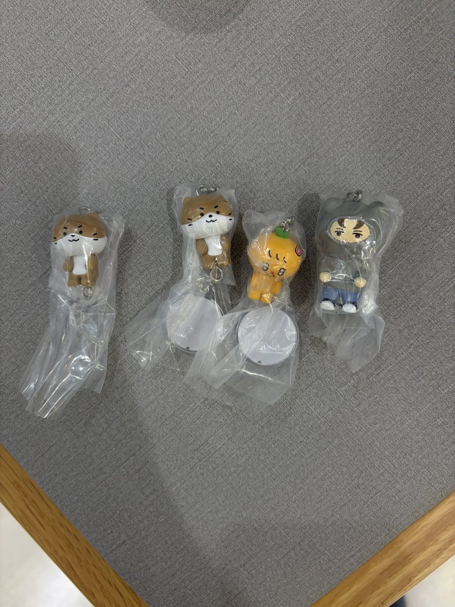 txt_se1205's tweet photo. セブチ ミニティーン ガチャ 交換

求→キムジャ

譲→・チャンダリ
           (カニカン・ボールチェーン)
        ・プギュリ(ボールチェーン)
        ・ノンバー(カニカン)
      
お友達が探しているので、交換求めてます🙇‍♂️
お気軽にお声掛け下さい🙌
※名古屋都内手渡し希望です🙏 https://t.co/YOAaoJAIBm