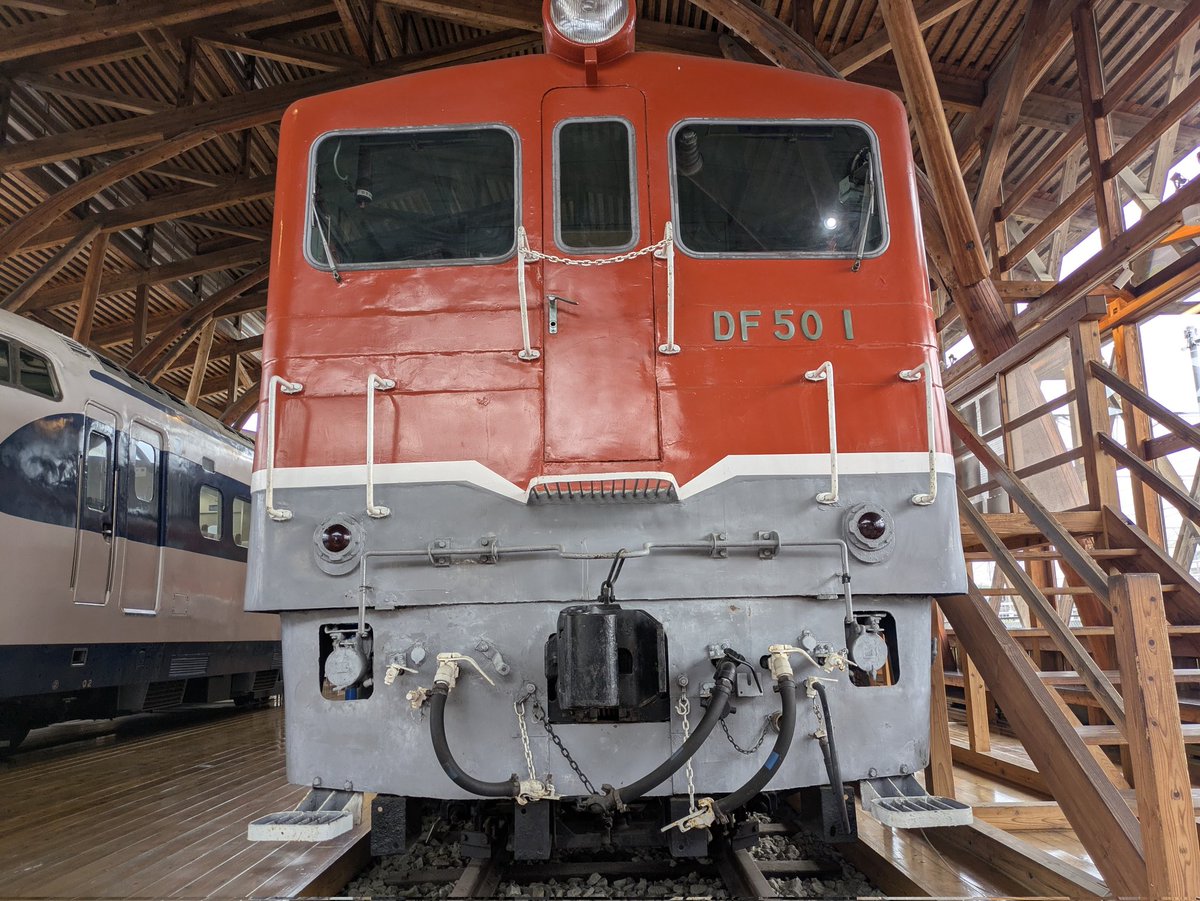 2pDFYGbySFJa5ts's tweet photo. 中学時代好きだったから50年越しだな〜🤗
電気式ディーゼル機関車って、今で言うハイブリッド機関車なんよね😆✨👍
#DF50 https://t.co/2pmpumoYww