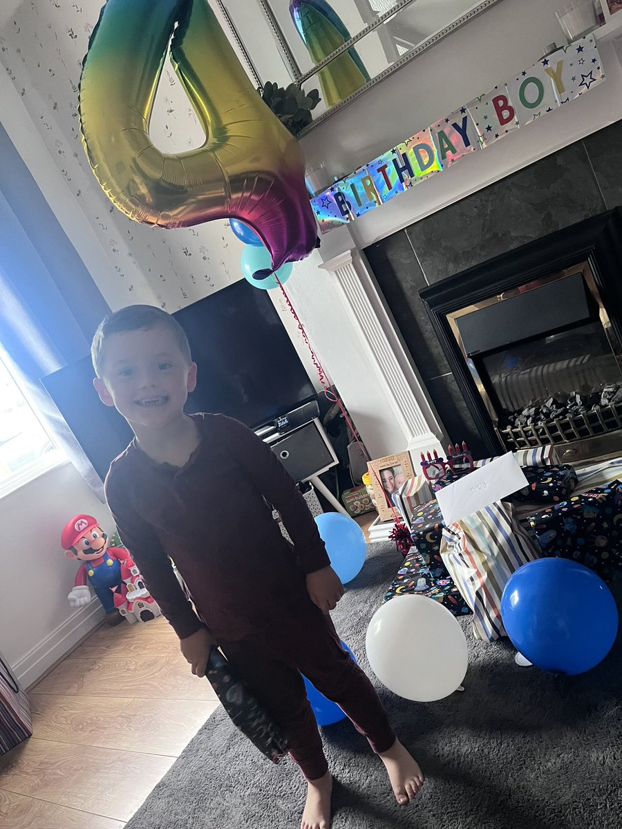 mdj1092's tweet photo. 4 today some boy he is. Happy Birthday son 🎂 🎈 https://t.co/rv6CB1Z9Qo