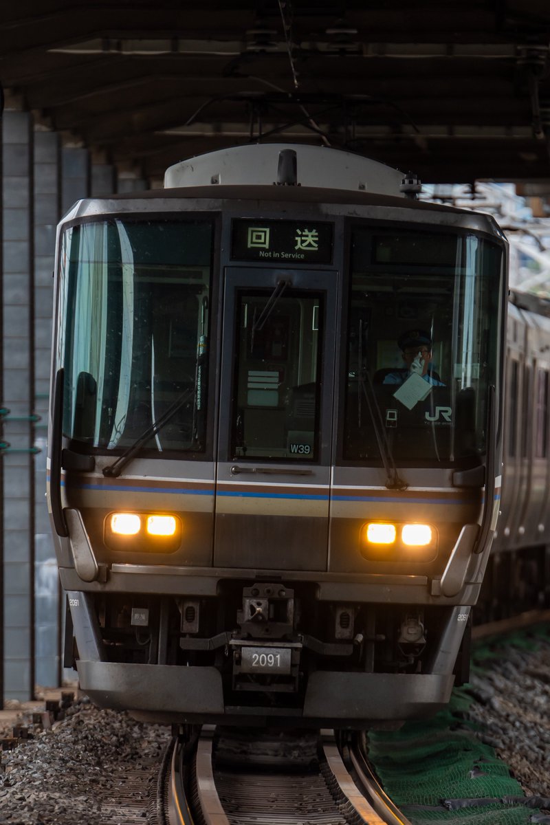 kyo_roku's tweet photo. 6/14
3445M(網所108+135) 
☞V59+V11  大津京にて
回1819M(網所224)
☞W39   西大路にて
想定外の面横ユンボと行路表斜め刺し https://t.co/ph1cYIBMVW