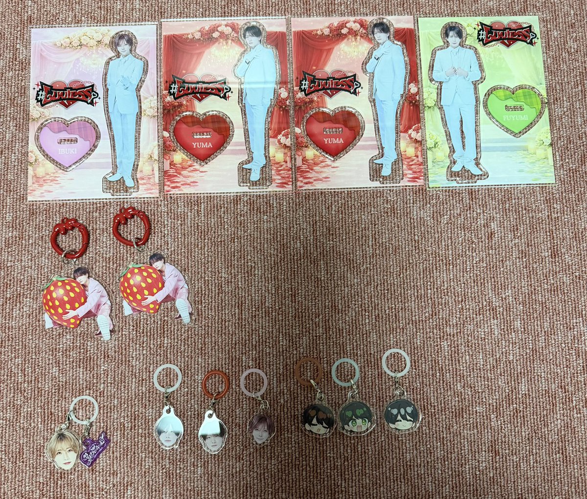 ml7sa____'s tweet photo. 【譲】画像の物
【求】定価(+送料) > 同種💘💚💔💙

もうめんどくさいから手放したい！
現場でも郵送でも◎
まとめて取引してくれる人優先で！ff外◎！

 #らぶしっく譲  #らぶれす譲 https://t.co/Jiu86NQ81X