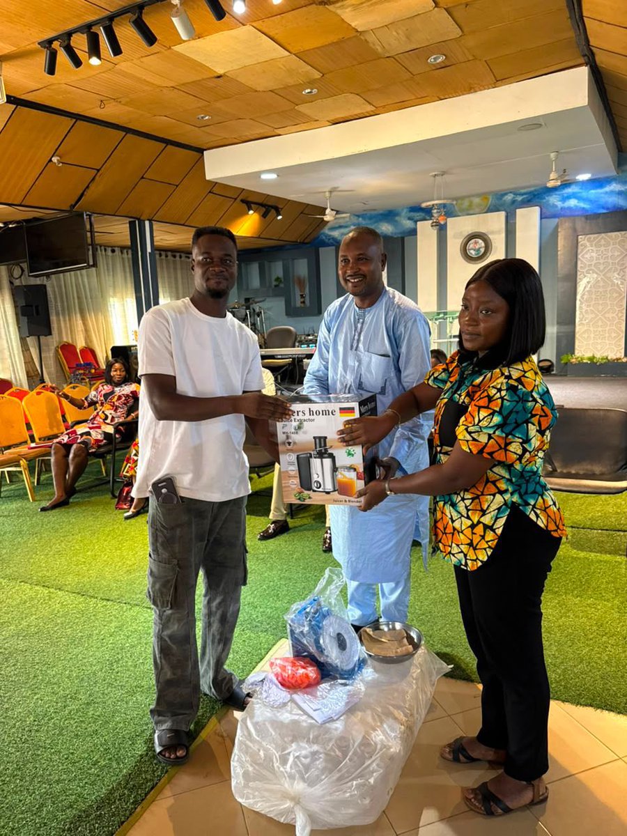 AnwelSadatAhmed's tweet photo. Today, through the Ghana Enterprises Agency and the Oforikrom Municipal Assembly, Fruit Juice Start-Up Kits were presented to beneficiaries to promote entrepreneurship, job creation, and economic empowerment. https://t.co/q6XAmNlL2f