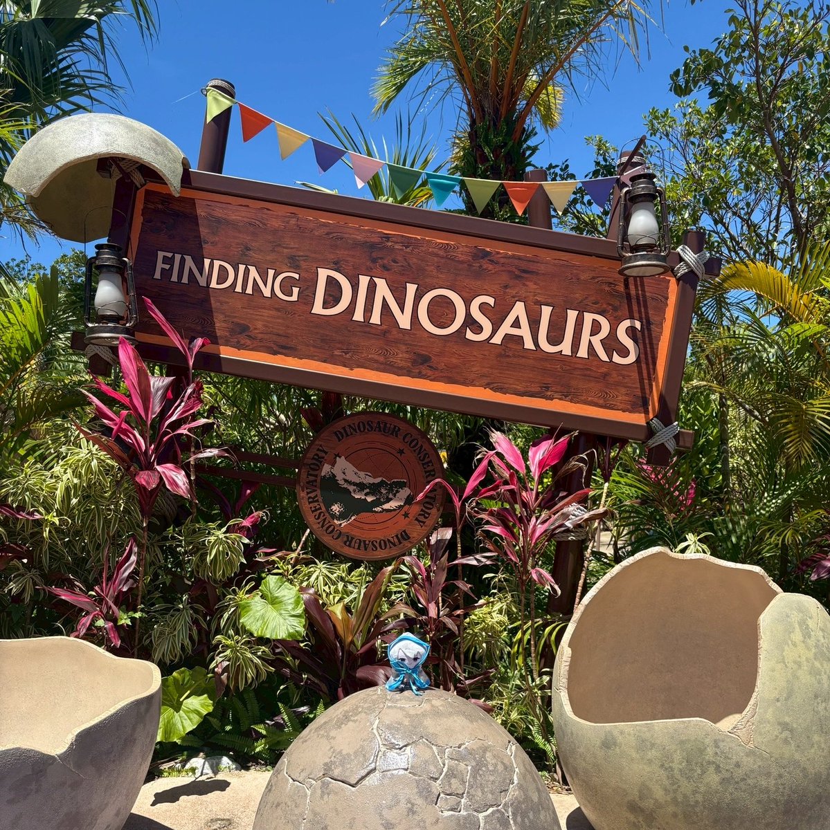 asato__c's tweet photo. 久しぶりにでろぱぺ連れてジャングリアへ🍁🦖 カッパつけてるけど晴れてよかった！ https://t.co/VplJbO69mc