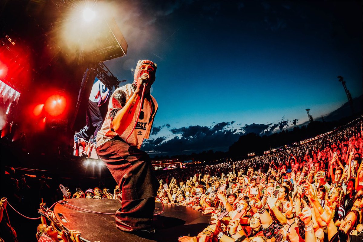TOPSpainClique's tweet photo. Ha empezado el Breach Summer ❤️‍🔥

twenty one pilots se presentó anoche en el Pinkpop Festival de Países Bajos. En menos de tres semanas, España 👀 https://t.co/T6W7JLeVXn