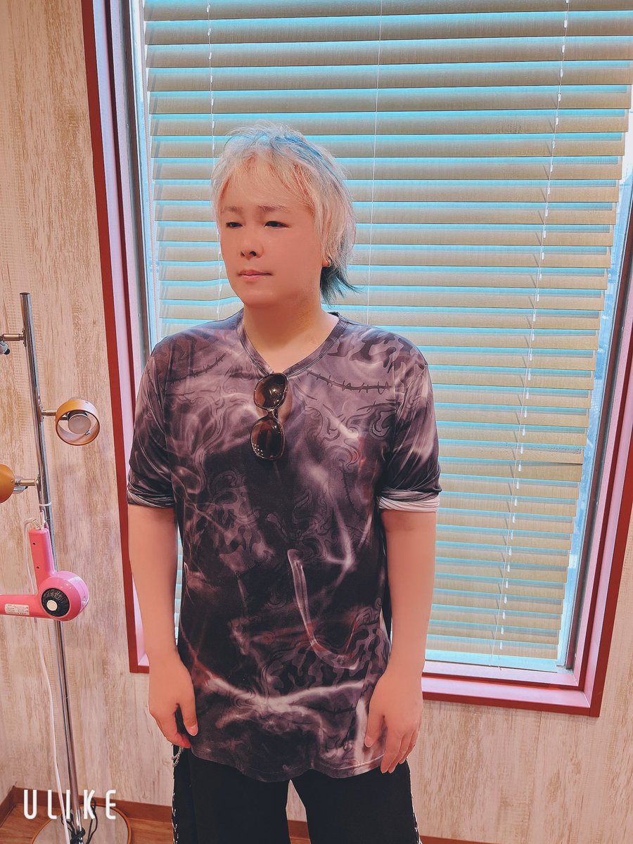 koebu_bokuwas's tweet photo. ニューヘアー🤗
グリーン、レッド、ブルーのド派手カラーだよ！どうかな？ https://t.co/f1aCkGAeS4