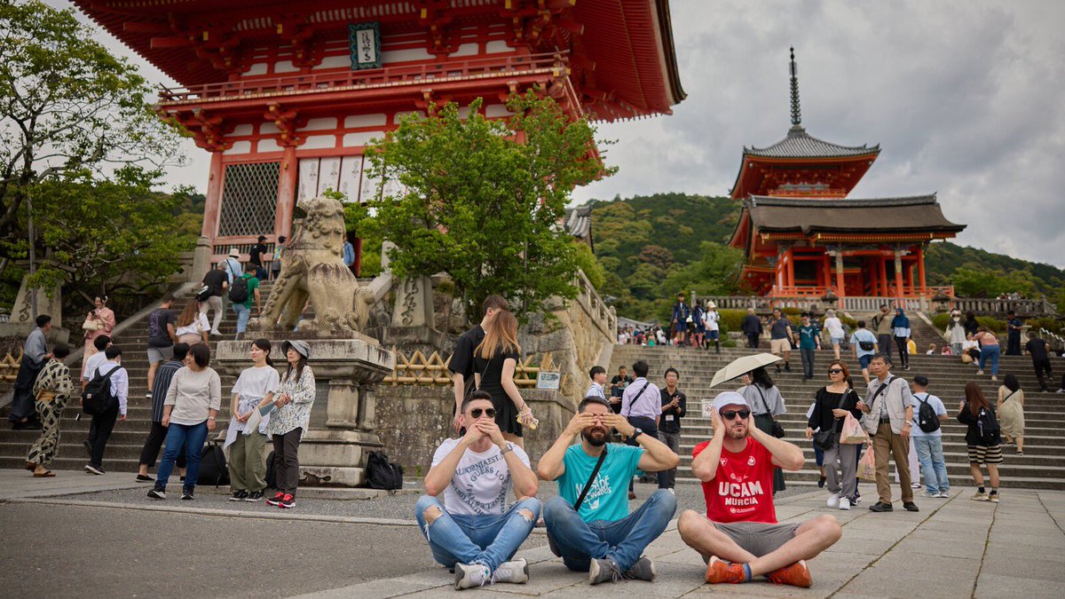 nBwQSzmg3qU2ysd's tweet photo. ねぇ知ってる？
7月から国際観光旅客税3倍だって…

オーバーツーリズムで日本が荒らされてるのに、日本人が出国するたびに3000円税金取るって何？

外国人観光客が観光地荒らして迷惑かける→その対策費を海外旅行行く日本人から巻き上げるって、どこのどいつが考えた政策なん！？

入国時にガッツリ取れよ💢