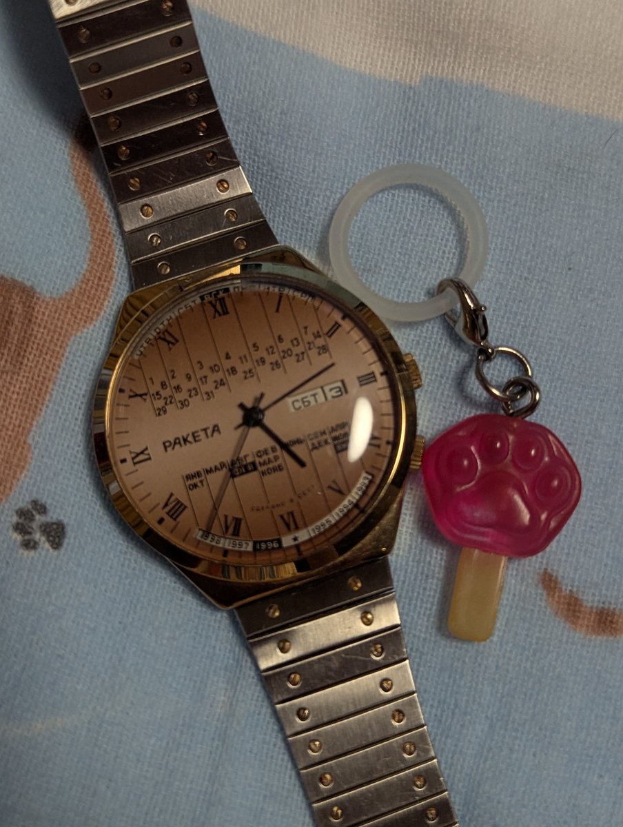 Meyui369's tweet photo. もうね日付はまだしもですが、曜日わからないからさ、時間だけあってれば良い事にしてます。
#在宅WATCH
#PAKETA https://t.co/NgiTm4OIGF