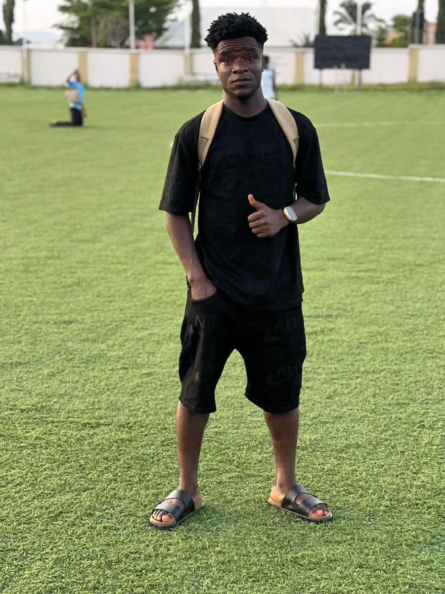 RaphaelTerfar's tweet photo. Life of a footballer who is struggling https://t.co/cS73AD2KPP
